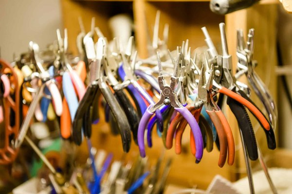 Quelles sont les différentes types de pinces et leurs utilisations spécifiques ?