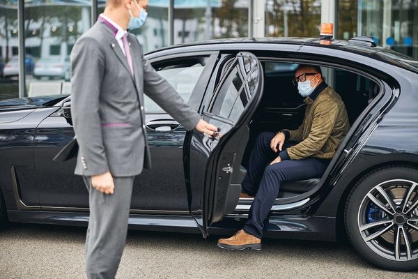 Reconversion professionnelle : Guide pour devenir chauffeur de taxi